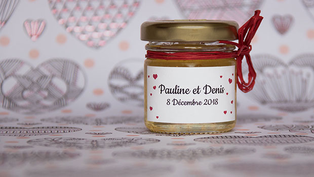 cadeau d'invité à un mariage cadeau gourmand un petit pot de miel personnalisé