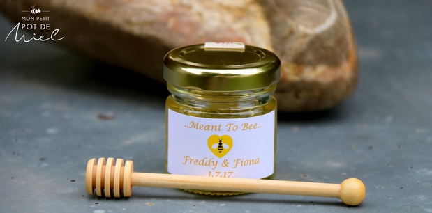 mon petit pot de miel avec une étiquette 'meant to bee' 