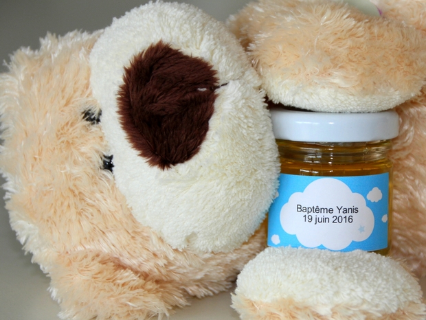 Un cadeau d'invité baptême ou naissance du miel 100% butiné et récolté en france pour Mon Petit Pot de Miel