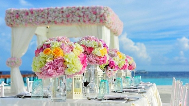 installation de mariage sur la plage