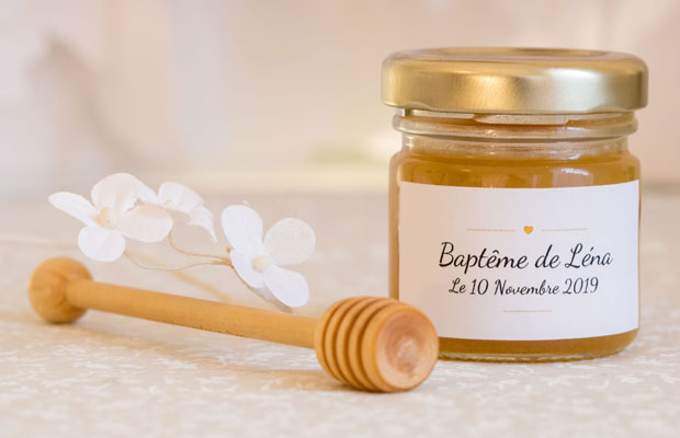 Par quoi remplacer les dragées comme cadeau d'invité ? par des Petits Pots de Miel personnalisés