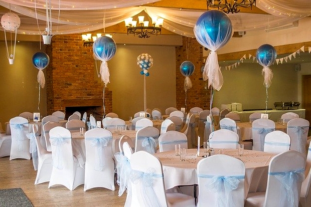 salle de restaurant organisé pour un baptême