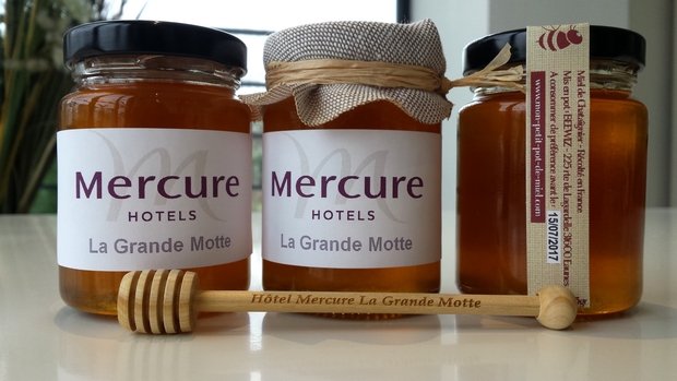 donnez du goût à vos cadeaux d'entreprises : offrez des petits pots de miel personnalisés