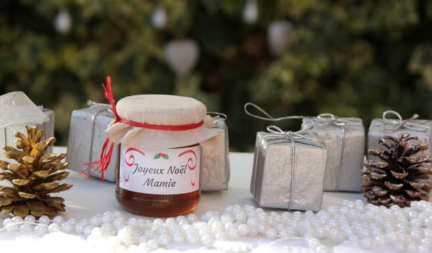 cadeau d'invité pour la Saint-Nicolas des petits pots de miel personnalisés