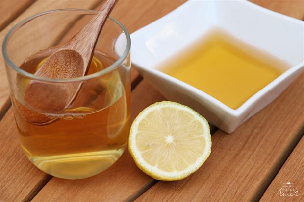 miel avec un citron