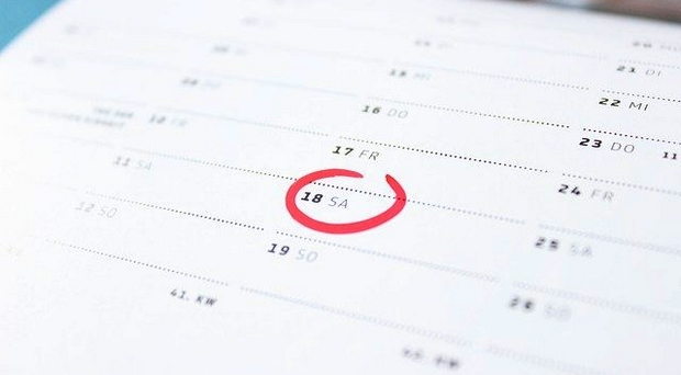dates du calendrier pour fixer une date pour une fête de naissance ou de baptême
